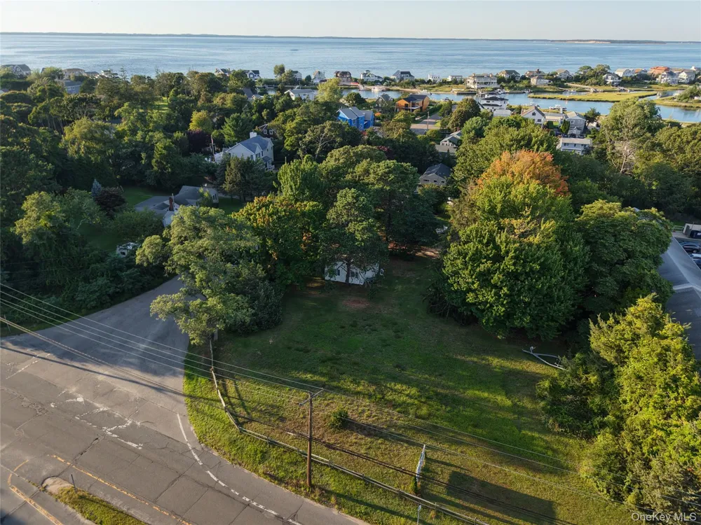 8 Boathouse Road Hampton Bays, NY 11946