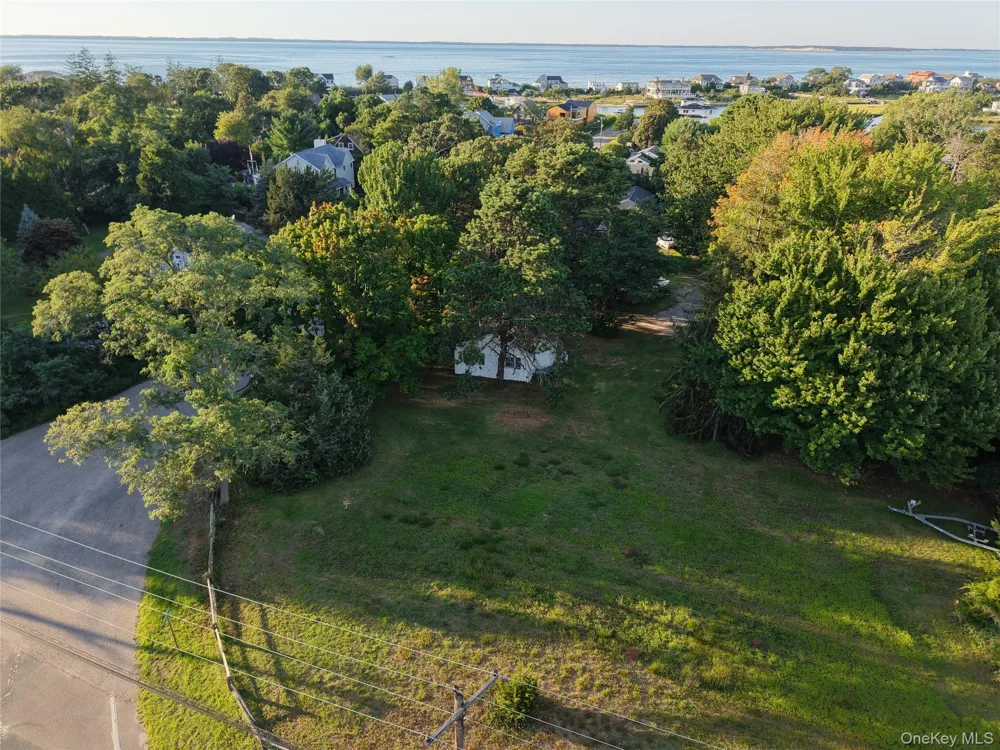8 Boathouse Road Hampton Bays, NY 11946