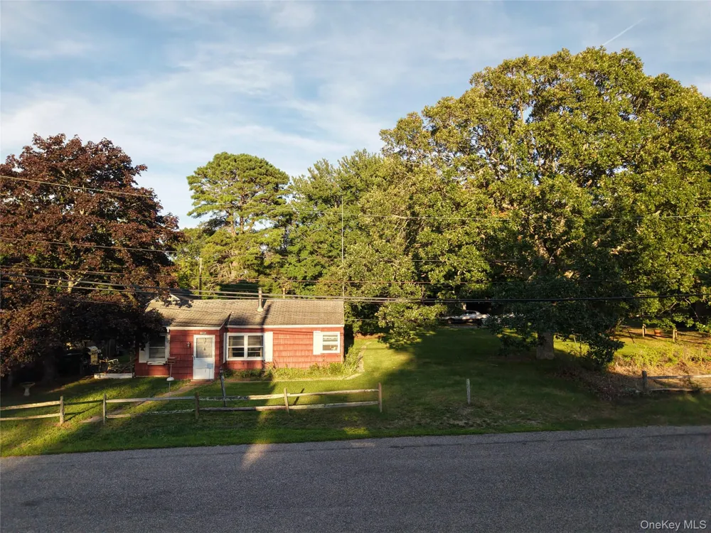 8 Boathouse Road Hampton Bays, NY 11946