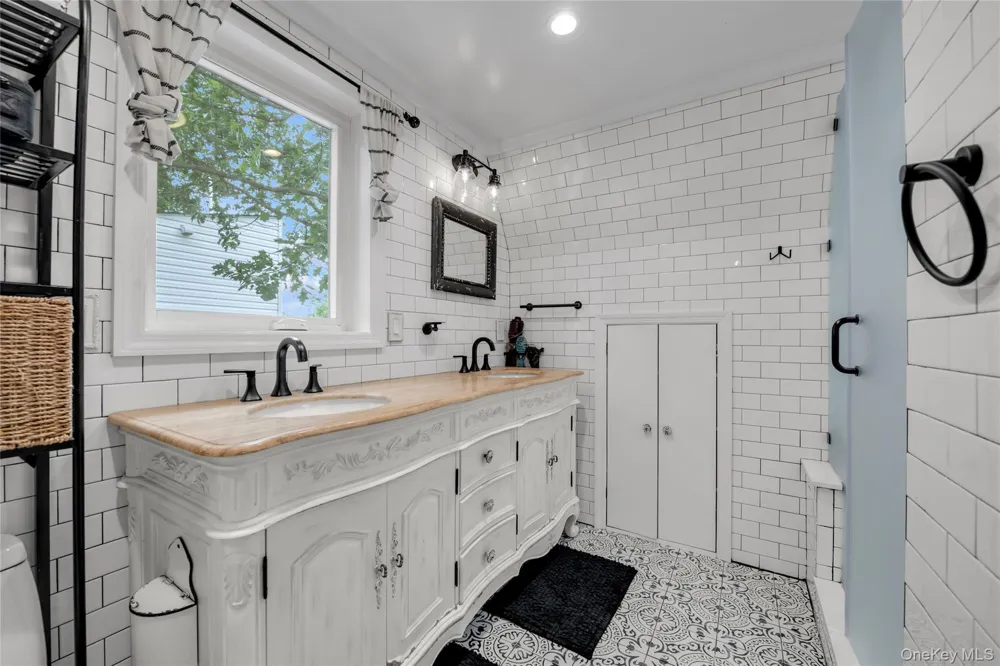 320 Forest Road Douglaston, NY 11363