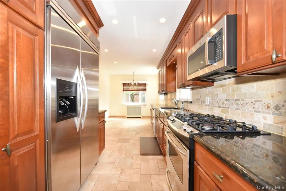 7503 196th Street Fresh Meadows, NY 11366