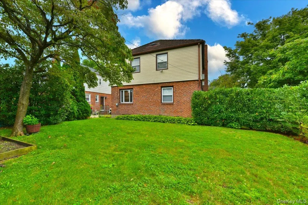 7503 196th Street Fresh Meadows, NY 11366