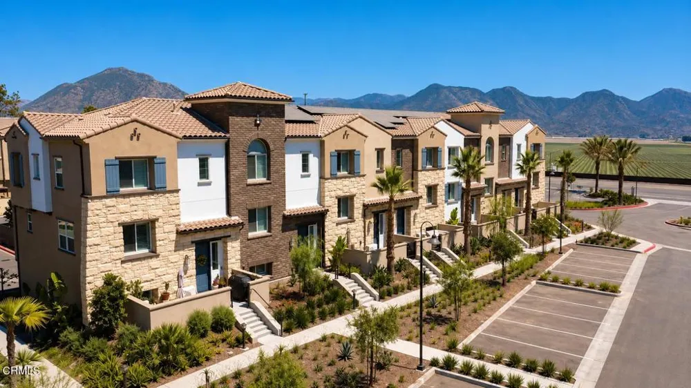 571 Via Chelsea Camarillo, CA 93012