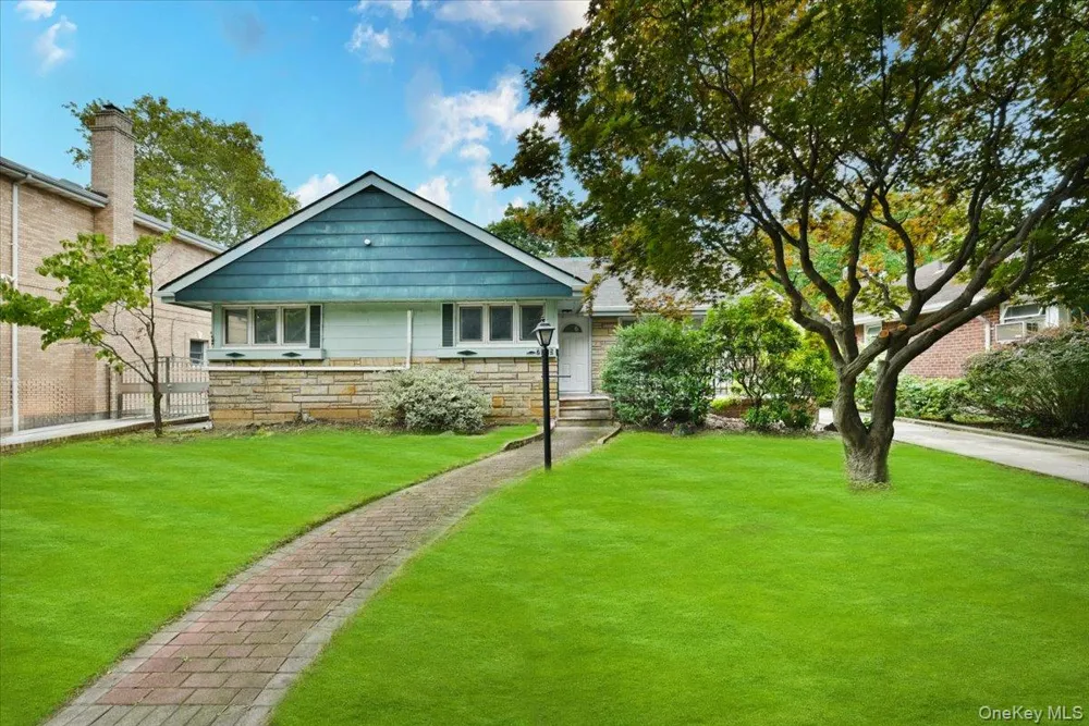 7515 196th Place Fresh Meadows, NY 11366