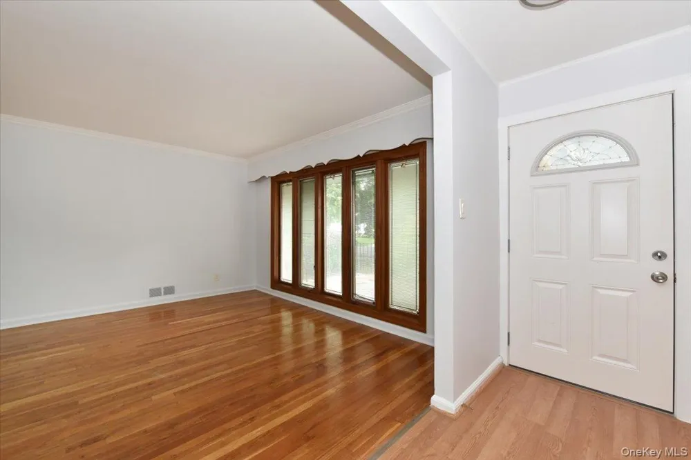 7515 196th Place Fresh Meadows, NY 11366
