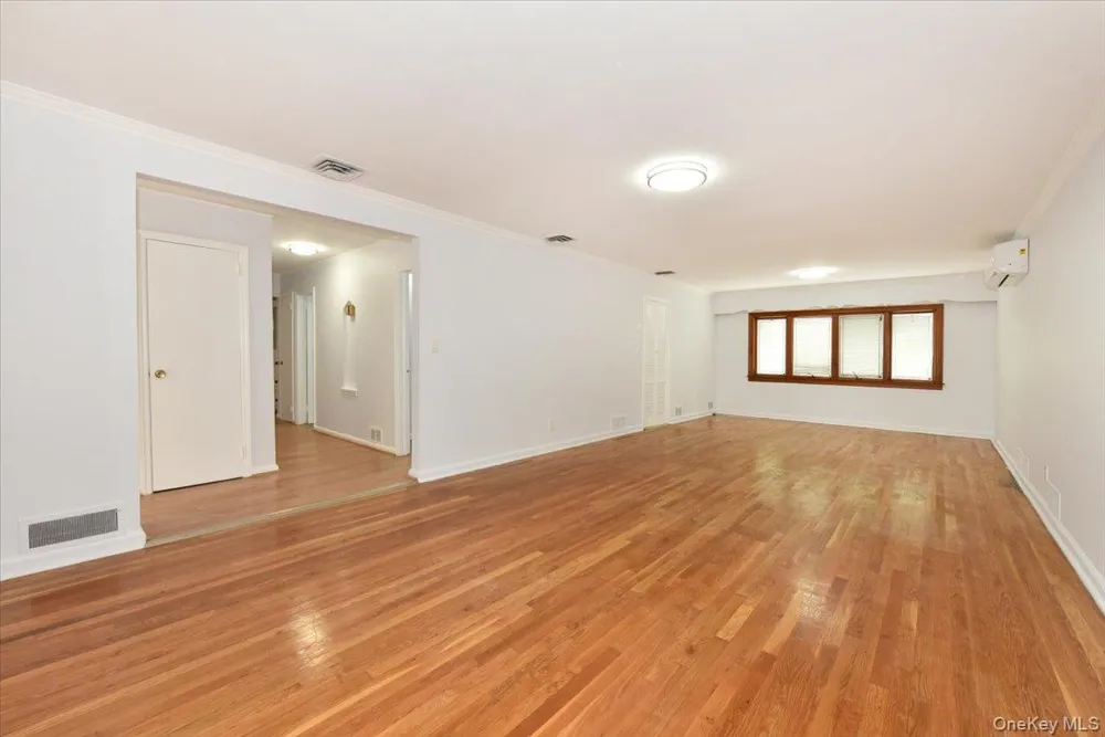 7515 196th Place Fresh Meadows, NY 11366