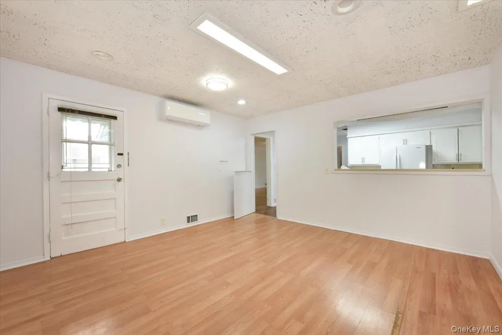7515 196th Place Fresh Meadows, NY 11366