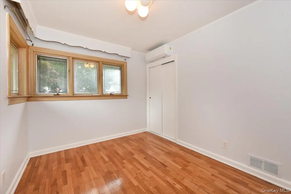 7515 196th Place Fresh Meadows, NY 11366