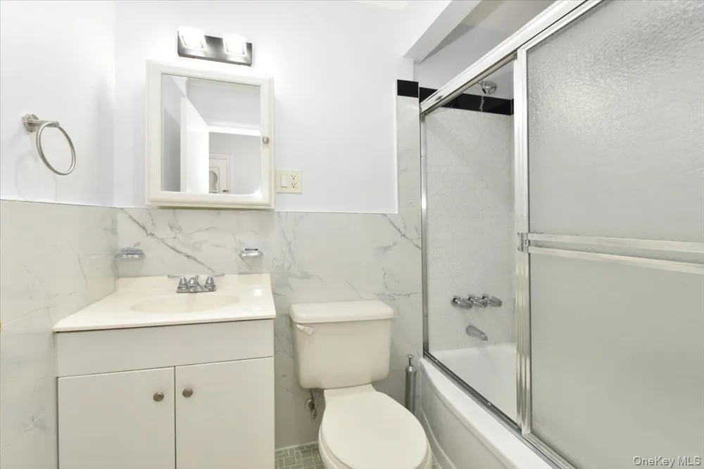 7515 196th Place Fresh Meadows, NY 11366