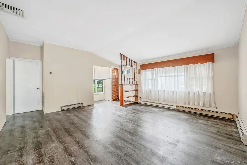 35 Gwendolyn Place East Islip, NY 11730