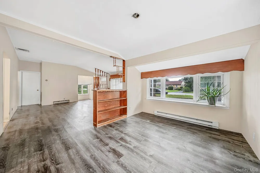 35 Gwendolyn Place East Islip, NY 11730