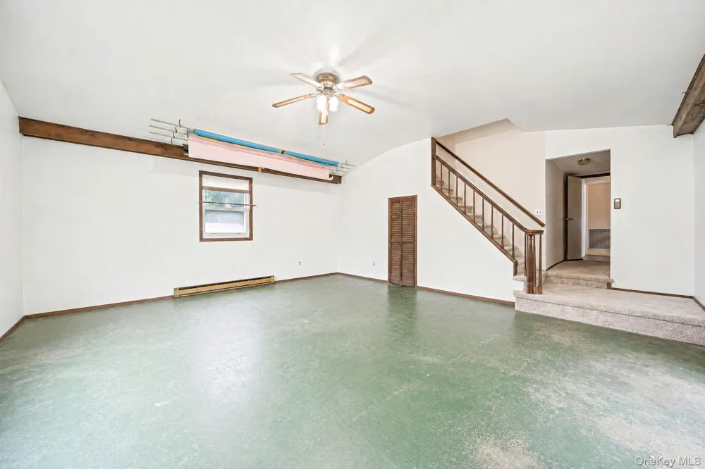 35 Gwendolyn Place East Islip, NY 11730