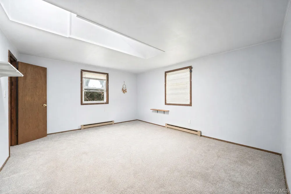 35 Gwendolyn Place East Islip, NY 11730