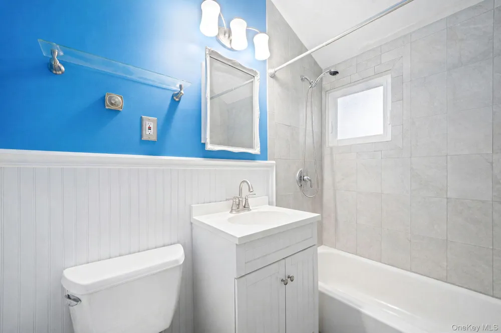 35 Gwendolyn Place East Islip, NY 11730