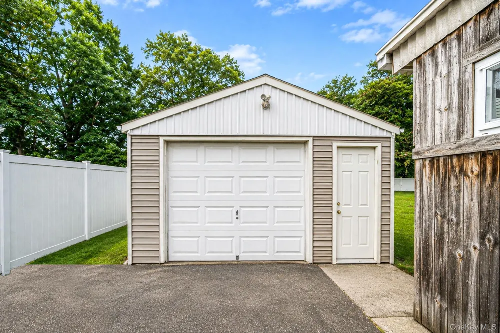 35 Gwendolyn Place East Islip, NY 11730