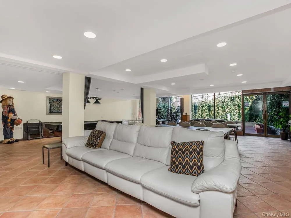 1874 Pelham Parkway S #2P Bronx, NY 10461
