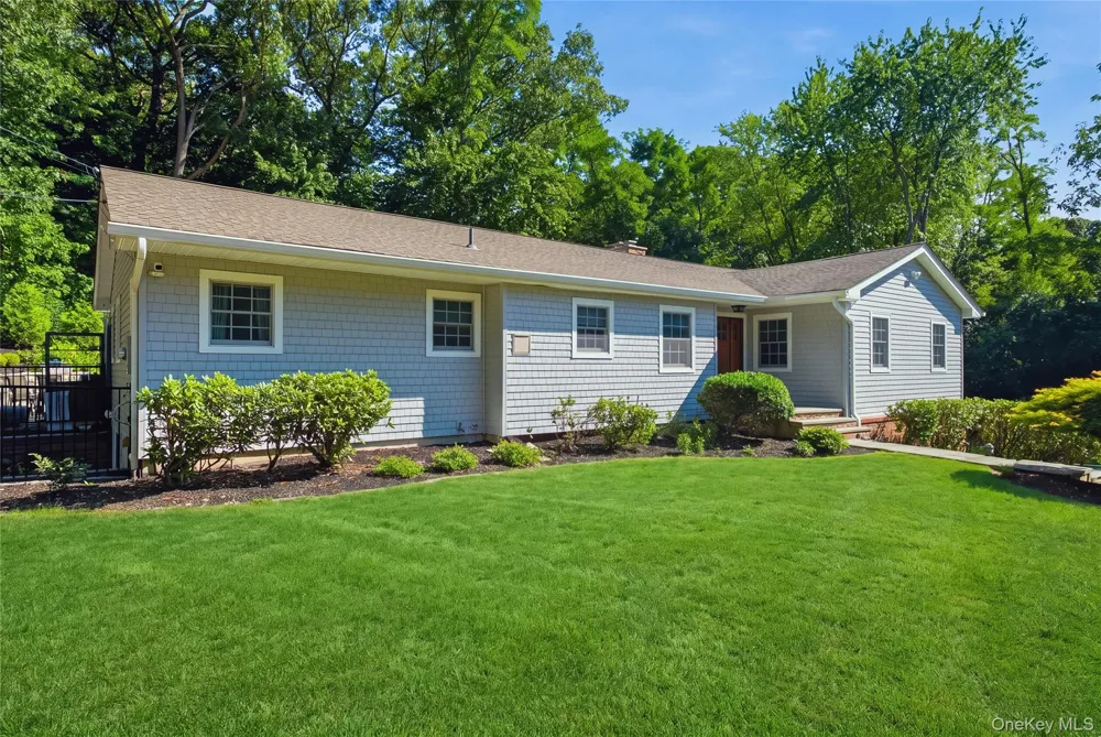 30 Cove Road Huntington, NY 11743