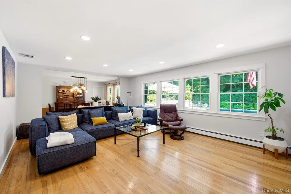 30 Cove Road Huntington, NY 11743