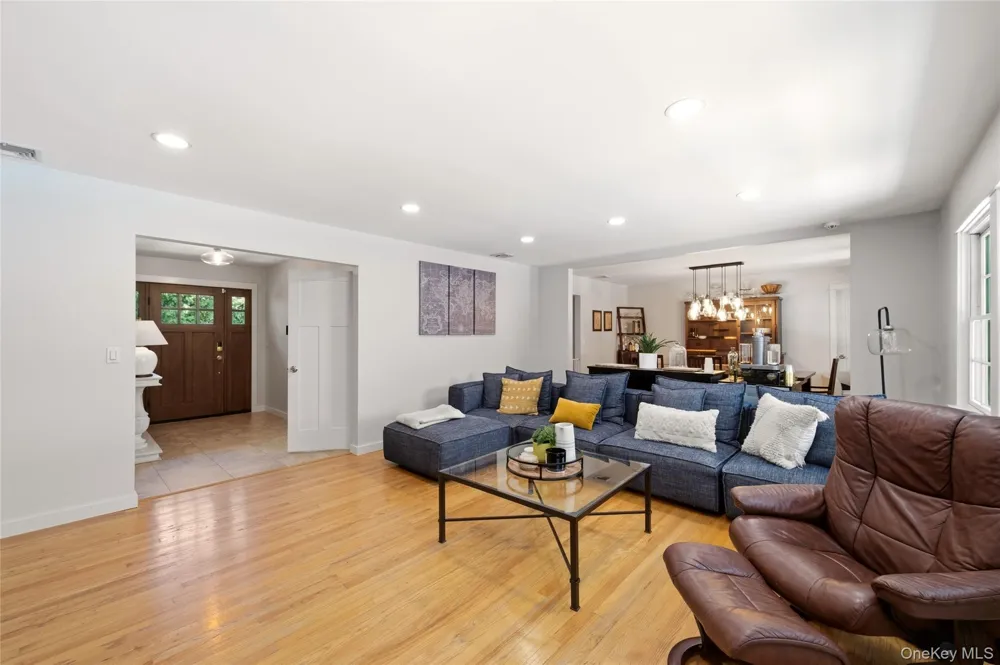 30 Cove Road Huntington, NY 11743