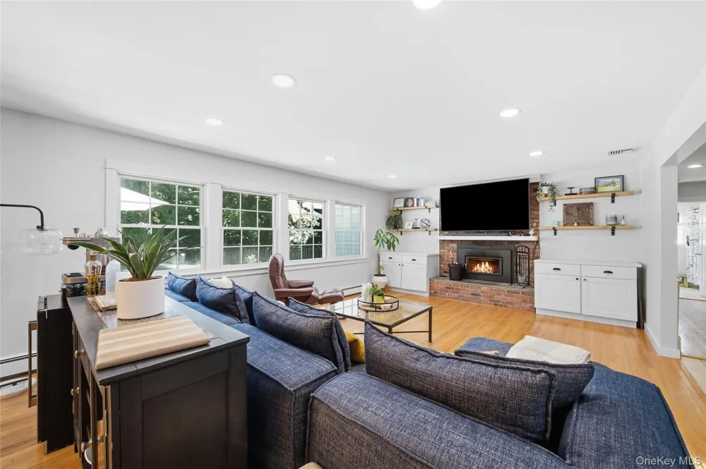 30 Cove Road Huntington, NY 11743