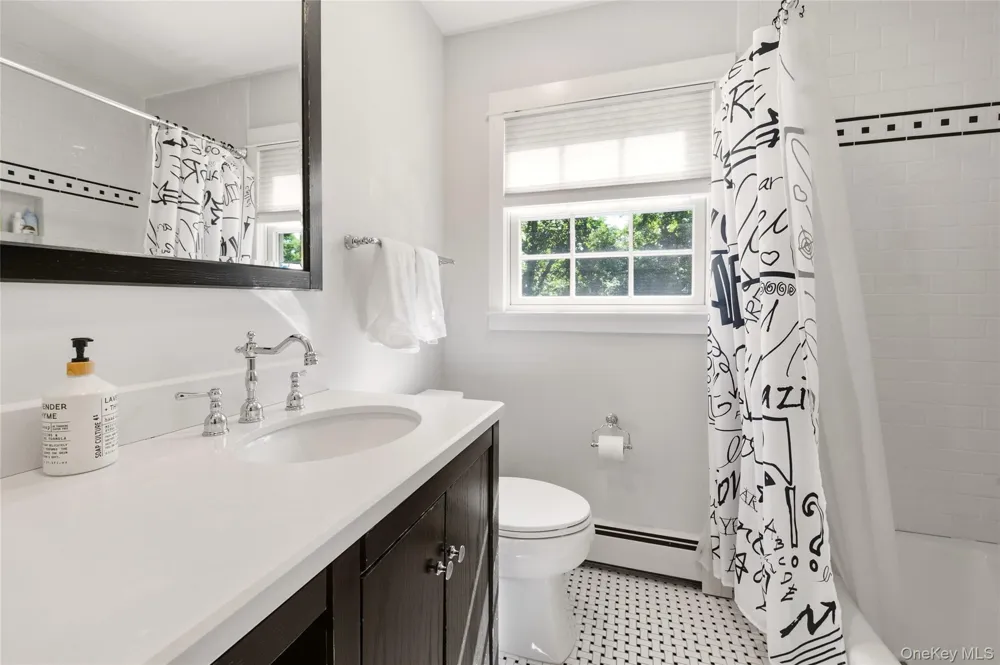 30 Cove Road Huntington, NY 11743