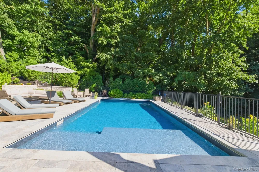 30 Cove Road Huntington, NY 11743