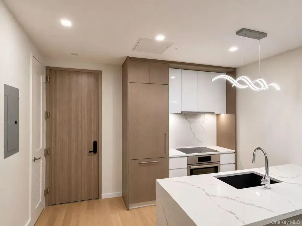 45-30 Pearson Street #15B Long Island City, NY 11101