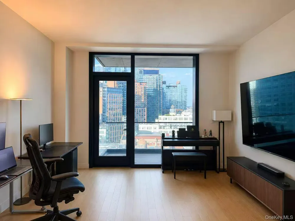 45-30 Pearson Street #15B Long Island City, NY 11101
