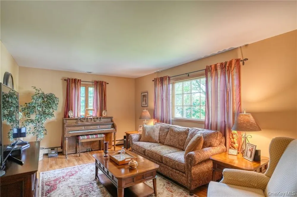 8 Roberts Drive Monroe, NY 10950