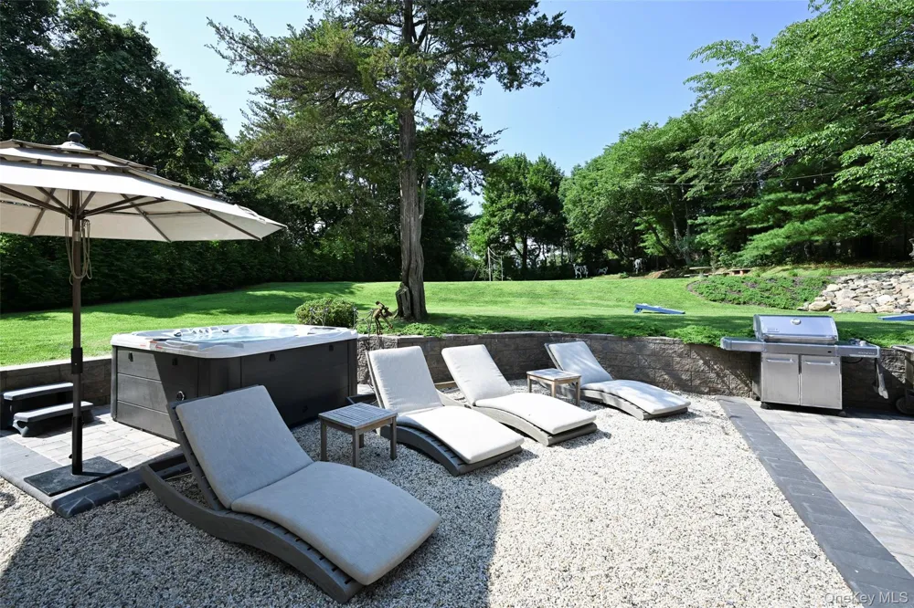 845 County Road 39 Southampton, NY 11968