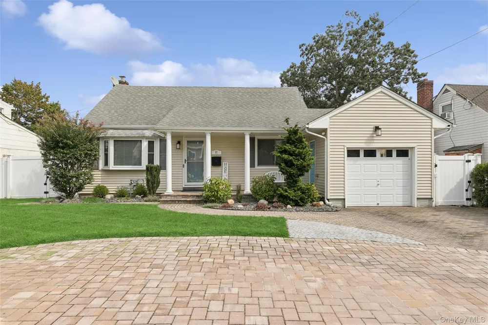 67 Deer Lake Drive North Babylon, NY 11703