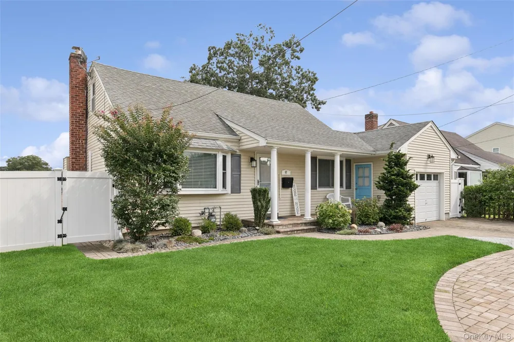 67 Deer Lake Drive North Babylon, NY 11703