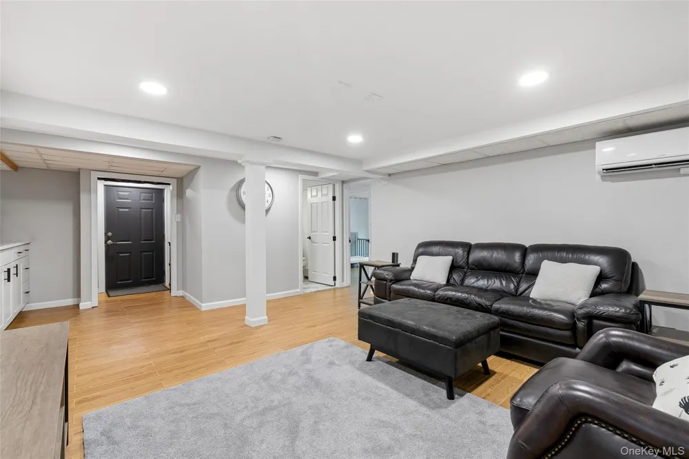 67 Deer Lake Drive North Babylon, NY 11703