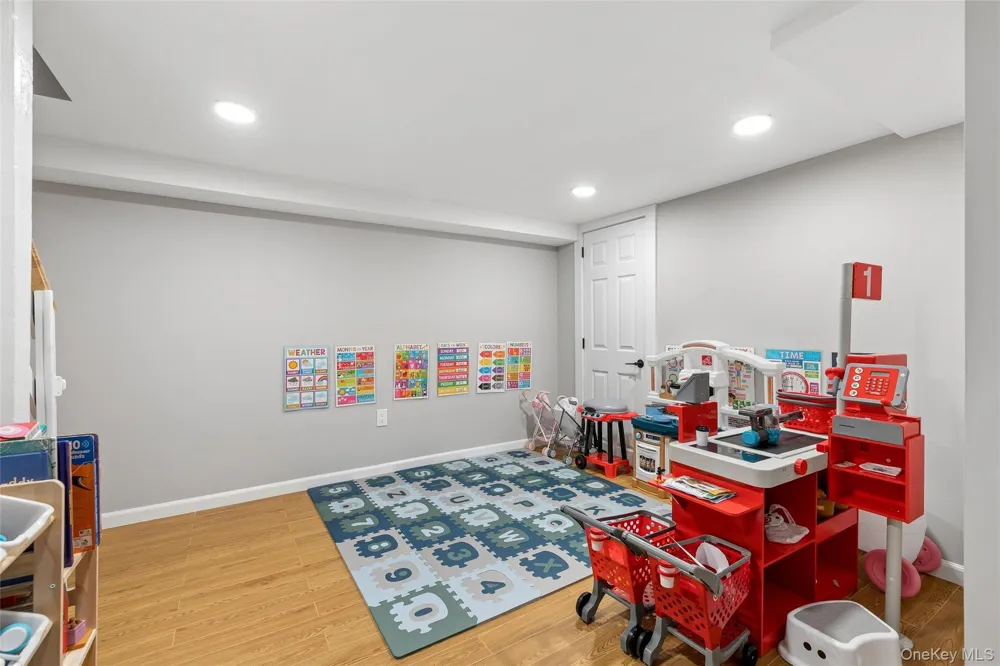 67 Deer Lake Drive North Babylon, NY 11703