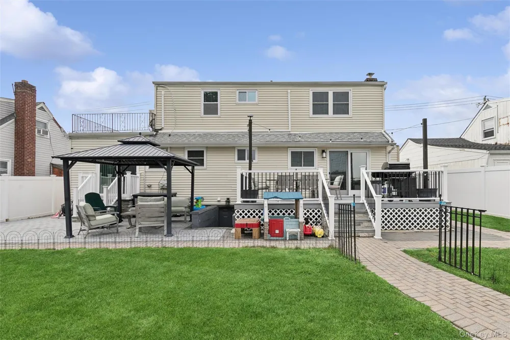 67 Deer Lake Drive North Babylon, NY 11703