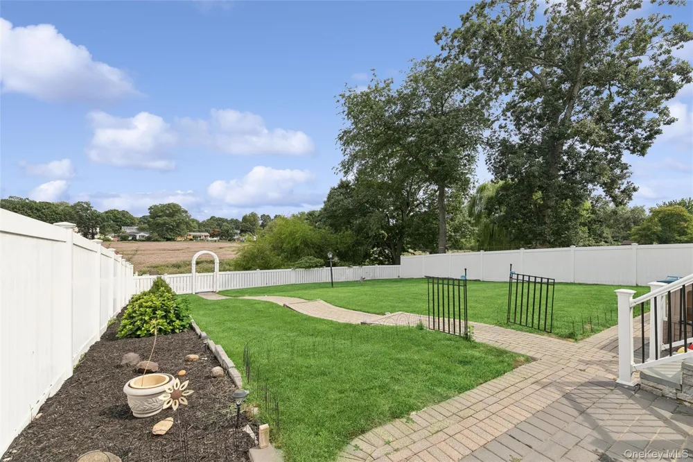 67 Deer Lake Drive North Babylon, NY 11703