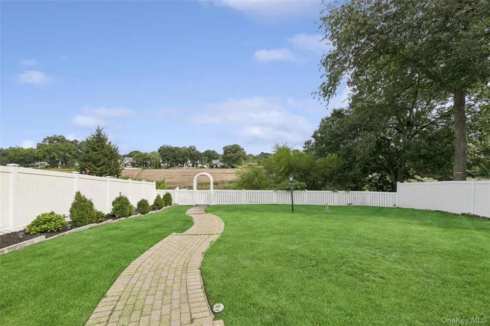 67 Deer Lake Drive North Babylon, NY 11703