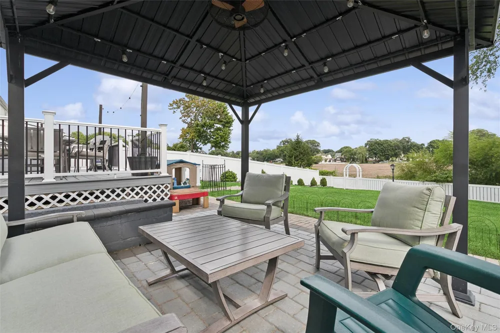 67 Deer Lake Drive North Babylon, NY 11703