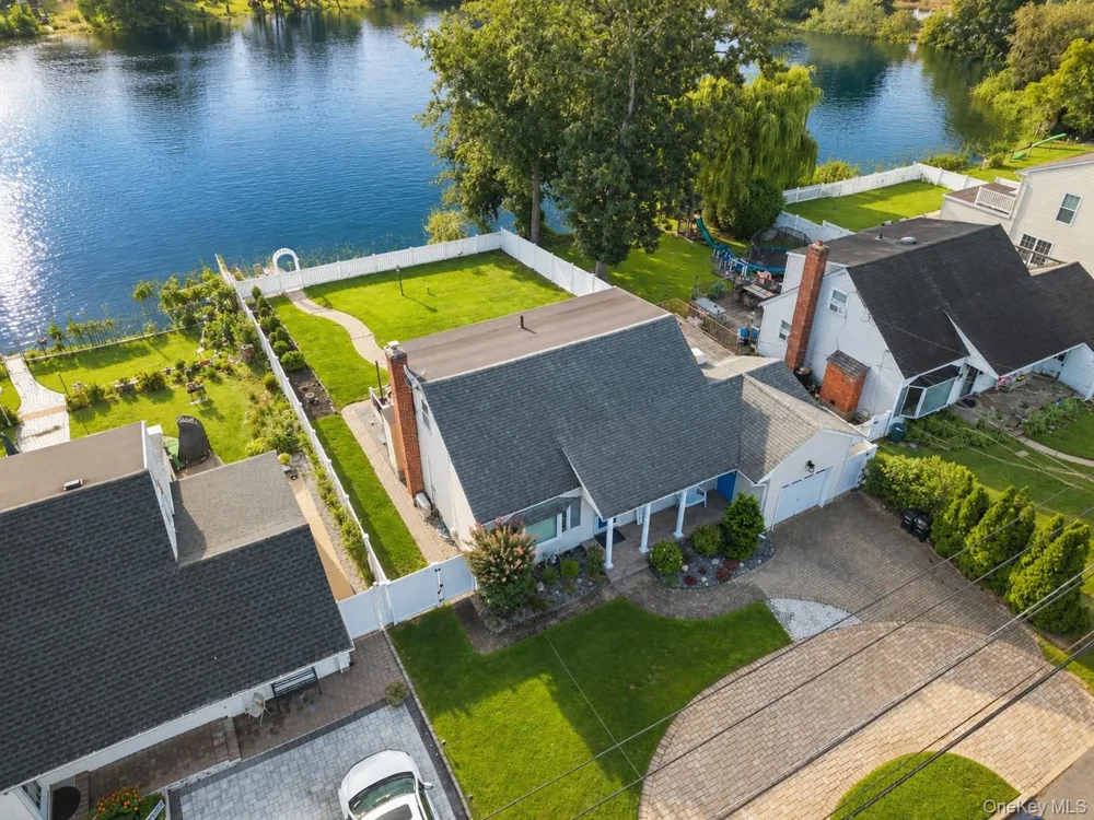 67 Deer Lake Drive North Babylon, NY 11703