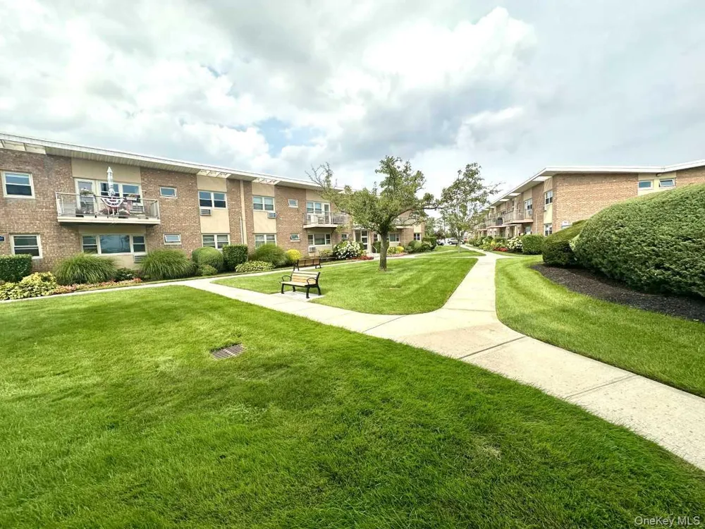 4 Rose Street #E1 Building 4 Oceanside, NY 11572