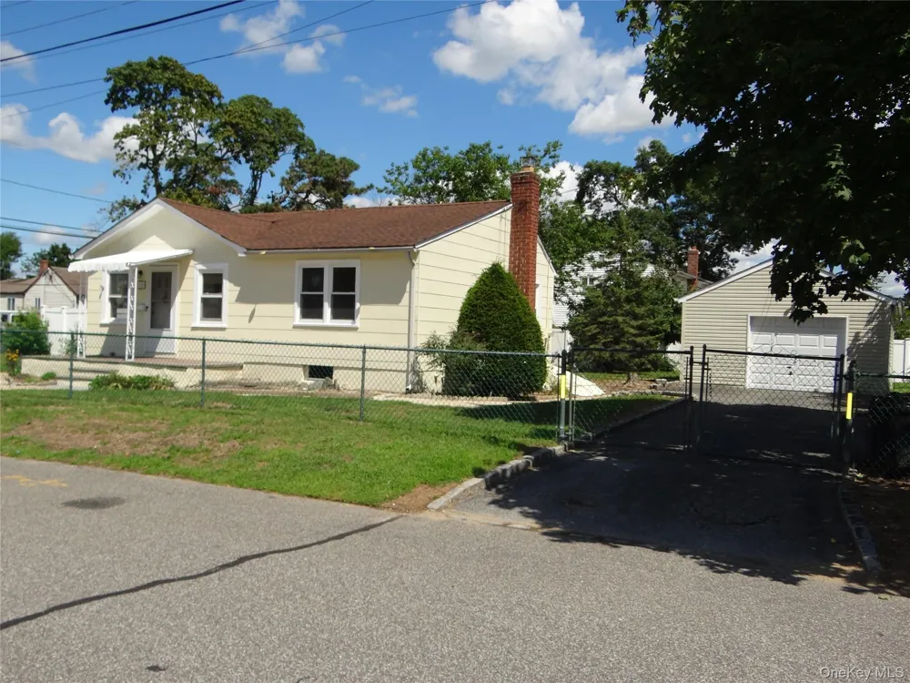 272 12th Avenue West Babylon, NY 11704