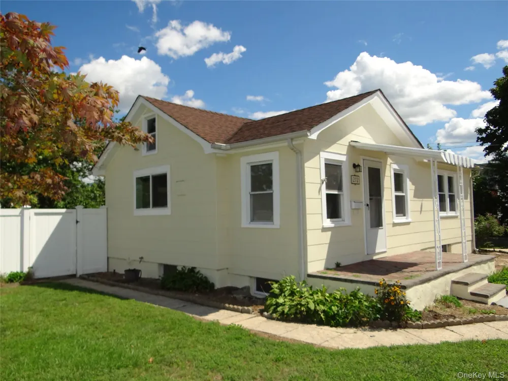 272 12th Avenue West Babylon, NY 11704