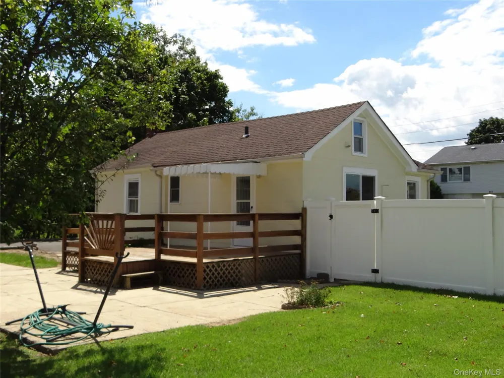 272 12th Avenue West Babylon, NY 11704