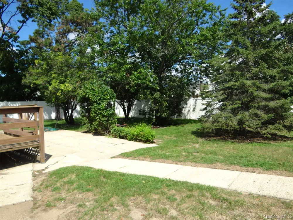 272 12th Avenue West Babylon, NY 11704