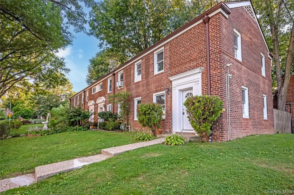 80-14 150th #25D Jamaica, NY 11435