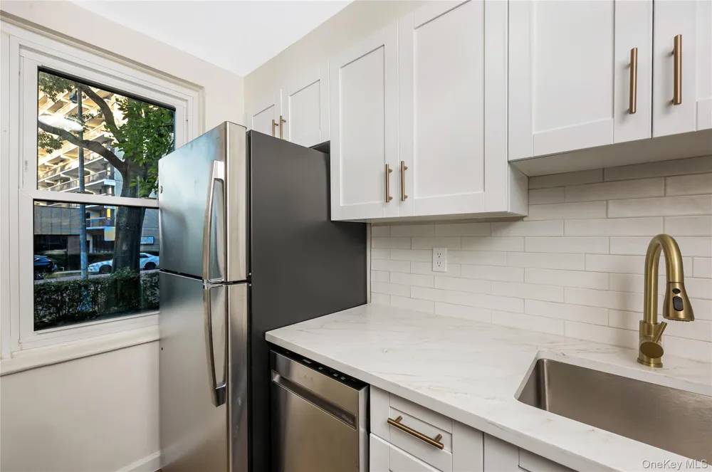 80-14 150th #25D Jamaica, NY 11435
