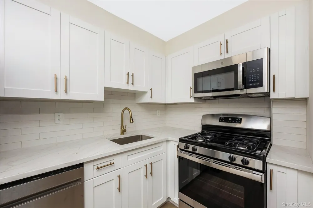 80-14 150th #25D Jamaica, NY 11435