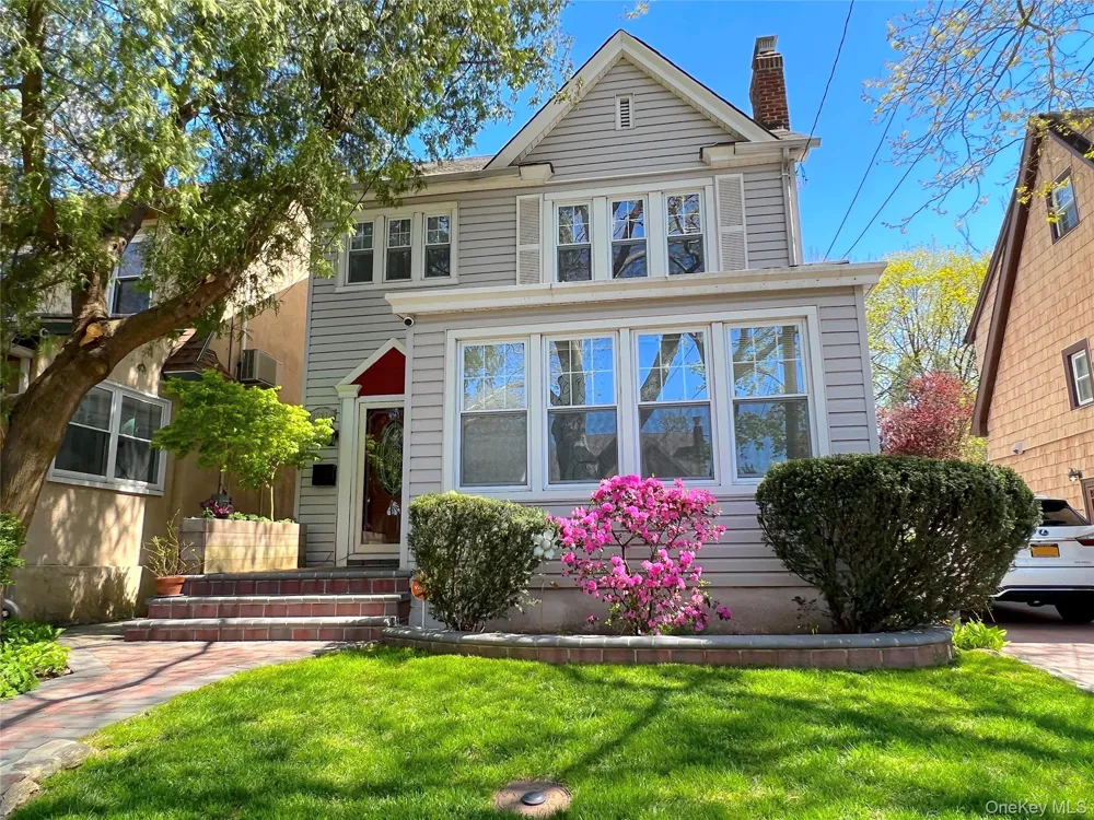 257-14 Pembroke Avenue Great Neck, NY 11020