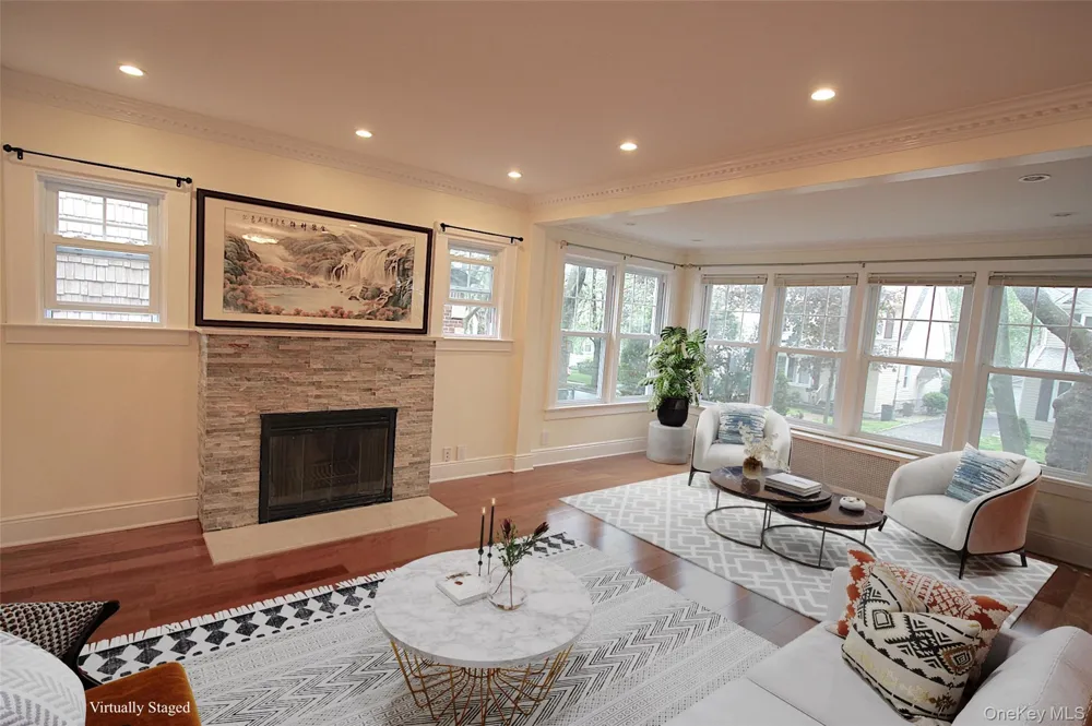 257-14 Pembroke Avenue Great Neck, NY 11020