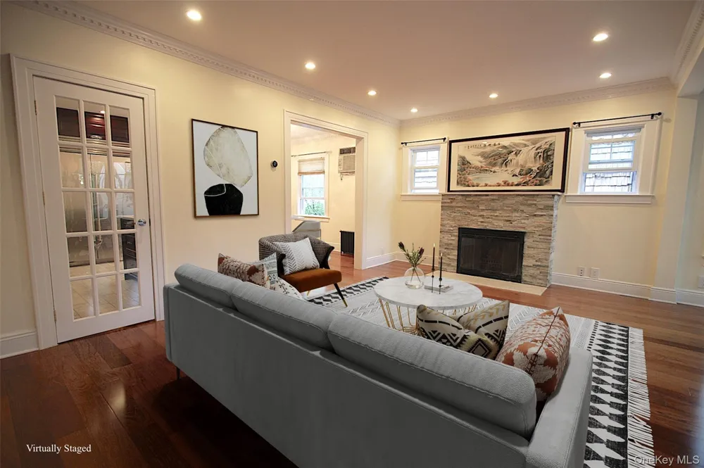 257-14 Pembroke Avenue Great Neck, NY 11020